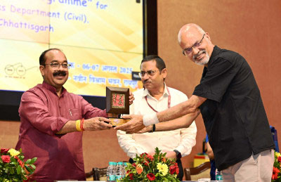 रायपुर : गुणवत्तापूर्ण निर्माण सामग्रियों के चयन के लिए मानकों की जानकारी जरूरी – श्री अरुण साव