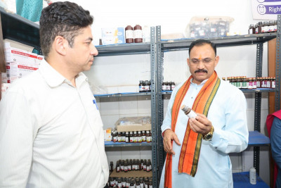 रायपुर : स्वास्थ्य मंत्री श्री श्याम बिहारी जायसवाल ने किया बद्रीनाथ बघेल जिला अस्पताल का औचक निरीक्षण