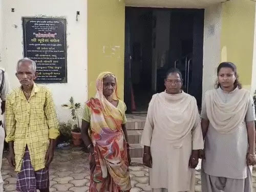 बेटे को शराब पिलाने को लेकर दो भाइयों में हुआ विवाद…एक भाई ने पत्नी के साथ मिलकर अपने सौतेले भाई की लाठी-डंडे से पीट-पीटकर कर दी हत्या…बुजुर्ग दंपती गिरफ्तार