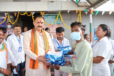 रायपुर : स्वास्थ्य मंत्री श्री श्याम बिहारी जायसवाल ने बीजापुर के भैरमगढ़ स्वास्थ्य केंद्र का किया निरीक्षण