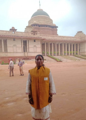 रायपुर : राष्ट्रपति भवन में आयोजित एट होम रिसेप्शन में शामिल हुई बगीचा की सुमन तिर्की