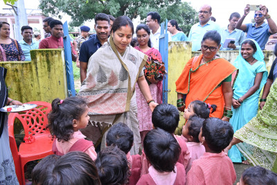 रायपुर : महिला एवं बाल विकास मंत्री श्रीमती राजवाड़े कोंडागांव के प्रवास पर