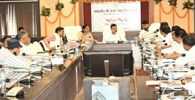 रायपुर : आमजनता की समस्याओं के प्रति संवेदनशील रहें, शिकायतों का त्वरित निराकरण कराएं तथा निगम के विकास कार्ये में गति लाएं-उद्योग मंत्री श्री देवांगन