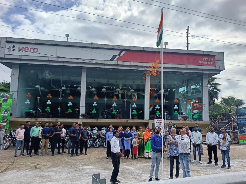 शांति हीरो जैलगांव चौक जमनीपाली एवं शांति हीरो कोसाबाड़ी में 78वाँ स्वतंत्रता दिवस पर्व बड़े ही धुमधाम के साथ मनाया गया