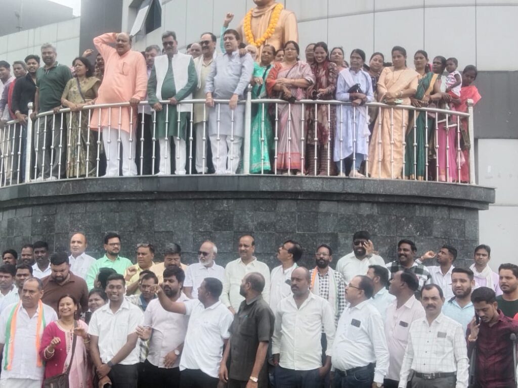 जिला कांग्रेस कमेटी कोरबा द्वारा पूर्व प्रधानमंत्री, भारत रत्न स्व. राजीव गांधी जी का 81 वां जन्म दिवस सद्भावना दिवस के रूप में मनाया गया