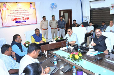 रायपुर : वन मंत्री श्री केदार कश्यप ने की वन विभाग के काम-काज की समीक्षा