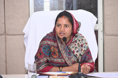 रायपुर : मंत्री लक्ष्मी राजवाड़े ने ली विभागीय समीक्षा बैठक