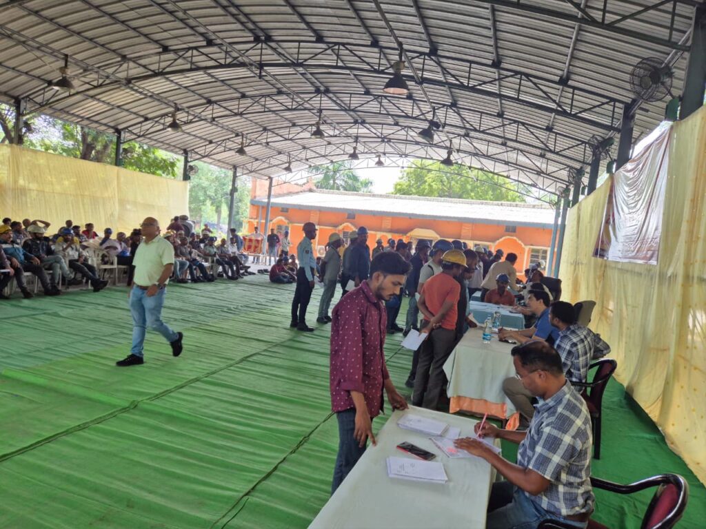 प्रकाश इण्डस्ट्रीज लिमिटेड में 376 श्रम वीर के स्वास्थ्य की जाँच की गयी