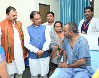 रायपुर : मुख्यमंत्री श्री साय ने एम्स रायपुर में भर्ती श्री विशंभर यादव का जाना कुशलक्षेम : इलाज के लिए 5-5 लाख की आर्थिक सहायता