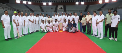 रायपुर : रजत जयंती के अवसर पर छत्तीसगढ़ उच्च न्यायालय के माननीय न्यायाधीशगण व बार एसोसिएशन सदस्यगण के मध्य मैत्री क्रिकेट मैच का आयोजन किया गया