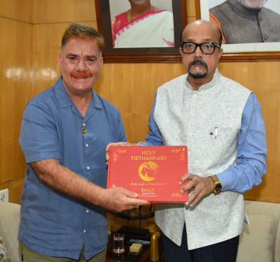 रायपुर : राज्यपाल श्री डेका से हार्टफुलनेस संस्थान के डायरेक्टर श्री चॉवला ने की सौजन्य भेंट