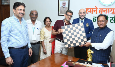 रायपुर : मुख्यमंत्री श्री साय से ग्रैंडमास्टर प्रवीण महादेव थिप्से ने की सौजन्य भेंट