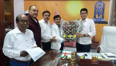 रायपुर : राजस्व मंत्री श्री टंक राम वर्मा से अंबेडकर वेलफेयर सोसायटी के पदाधिकारियों ने की सौजन्य मुलाकात