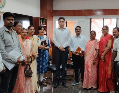 रायपुर : स्वास्थ्य सचिव श्री अमित कटारिया से बातचीत के बाद मितानिनों का आंदोलन स्थगित