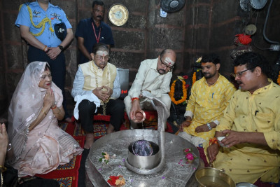 रायपुर : राज्यपाल श्री रमेन डेका ने भोरमदेव मंदिर में की विशेष पूजा-अर्चना, प्रदेश की खुशहाली एवं समृद्धि की कामना