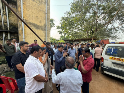 रायपुर : कैबिनेट मंत्री श्री देवांगन पुलिस लाइन कॉलोनी पहुंच कर दी श्रद्धांजलि, शोक संतृप्त परिवार जनों से मुलाकात कर बांटा दुख