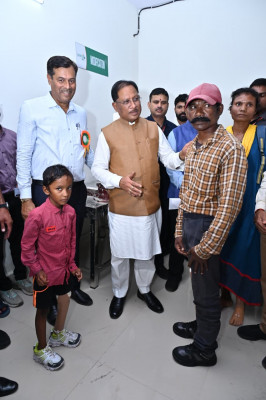 रायपुर : कृत्रिम पैर मिलने से दिव्यांगों को मिली जीने की नई राह