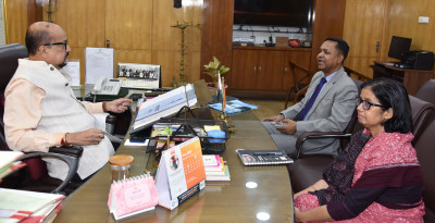 रायपुर : भू-जल स्तर बचाने, डबरी निर्माण के लिए किसानों को करें प्रोत्साहित – श्री डेका