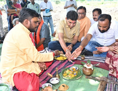 रायपुर : महिलाओं के सशक्तिकरण के लिए महतारी सदन निभाएगा महत्वपूर्ण भूमिका-राजस्व मंत्री श्री टंक राम वर्मा