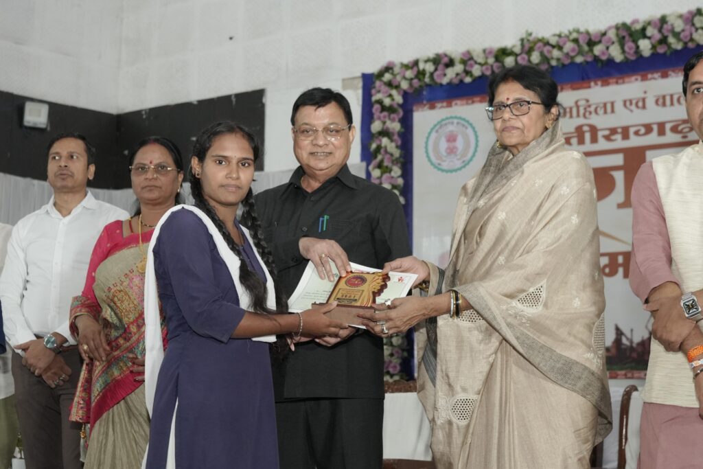 महिला सशक्तिकरण और बाल विकास को सर्वोच्च प्राथमिकता दे रही राज्य सरकारः मंत्री श्री लखनलाल देवांगन