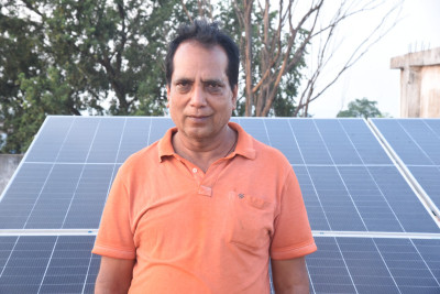 रायपुर : सौर ऊर्जा से आत्मनिर्भर बना लखनपुर के सदानंद गुप्ता