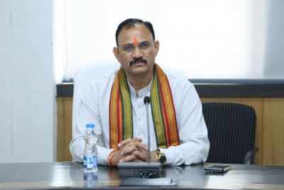 रायपुर : स्वास्थ्य मंत्री की अध्यक्षता में सभी चिकित्सा महाविद्यालयों के डीन एवं मेडिकल सुपरिटेंडेंट की समीक्षा बैठक