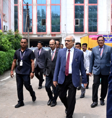 रायपुर : छत्तीसगढ उच्च न्यायालय के मुख्य न्यायाधीश न्यायमूर्ति श्री रमेश सिन्हा ने नेशनल लोक अदालत के तहत सुनवाई का लिया जायजा 