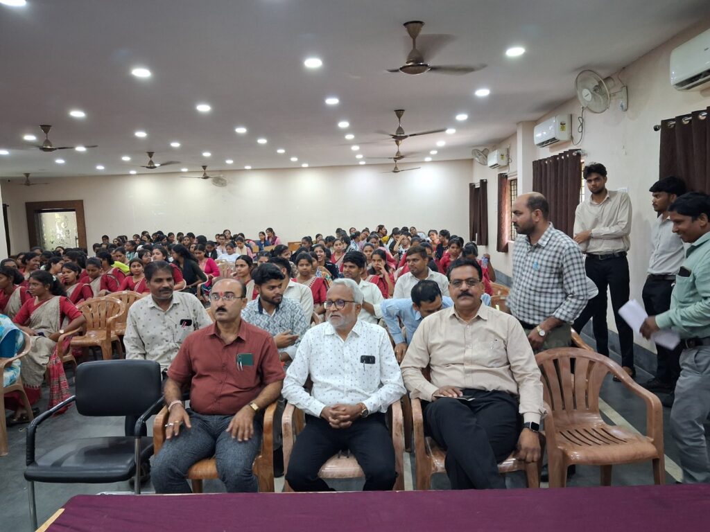 श्री अग्रसेन कन्या महाविद्यालय मे छत्तीसगढ़ रजत जयंती समारोह के अंतर्गत परिचर्चा का हुआ आयोजन…