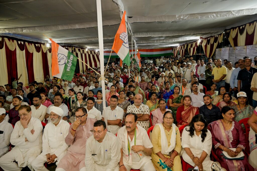 कांग्रेस द्वारा वोटर अधिकार यात्रा एवं वोट चोर गद्दी छोड़ हस्ताक्षर अभियान के तहत् निकाला गया विशाल मशाल जूलूस