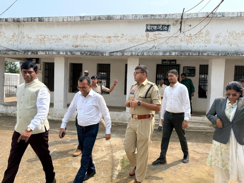 बोर्ड आफ विजिटर के सदस्यों ने किया जिला जेल का निरीक्षण