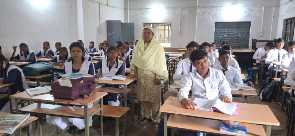 मानदेय शिक्षकों ने भी सम्हाली है कमान, स्कूलों में पढ़ाई हो गई है आसान