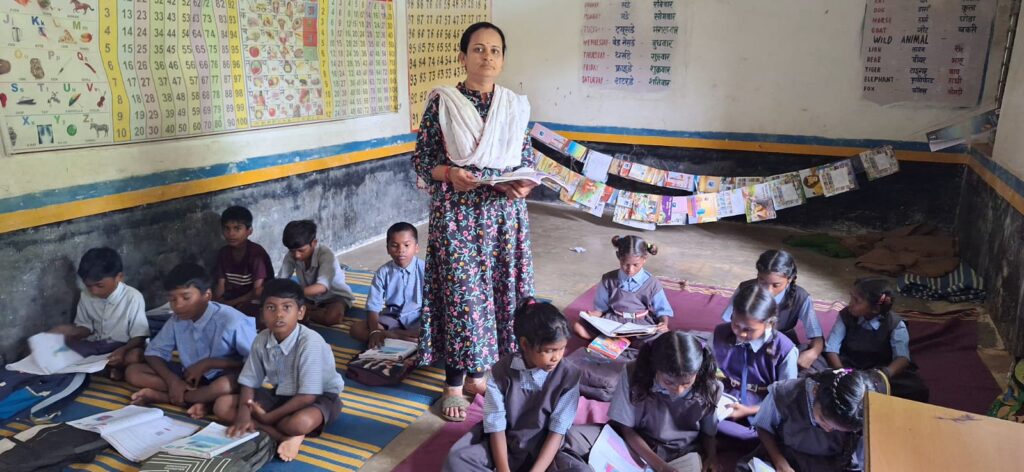 एकल शिक्षक से दो शिक्षिकाओं वाला बना आदर्श विद्यालय – प्राथमिक शाला बनबाँधा की बदलती तस्वीर
