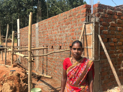 रायपुर : प्रधानमंत्री आवास योजना से पक्के घर का सपना हुआ साकार-श्रीमती महंती बेक