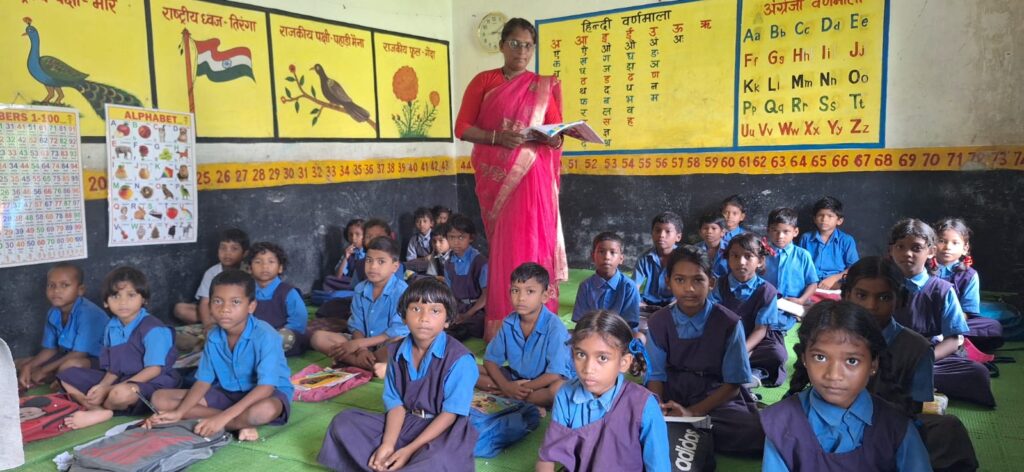 पुरानी बस्ती के स्कूल को मिली नई शिक्षिका, युक्तियुक्तकरण ने एकल शिक्षकीय पाठशाला की मुश्किलें की दूर