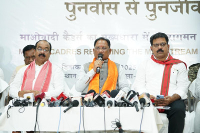 रायपुर : बस्तर में नक्सल उन्मूलन की दिशा में ऐतिहासिक दिन, बंदूक छोड़ संविधान अपनाने वालों का स्वागत – मुख्यमंत्री श्री विष्णु देव साय