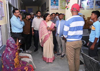 रायपुर : मंत्री श्रीमती लक्ष्मी राजवाड़े ने सूरजपुर जिले के ग्राम भांड़ी में उल्टी-दस्त से पीड़ित ग्रामीणों से की मुलाकात