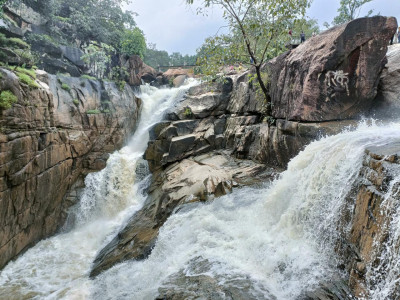 रायपुर : रानीदाह जलप्रपात : छत्तीसगढ़ के घने जंगलों में छिपा प्रकृति का चमत्कार