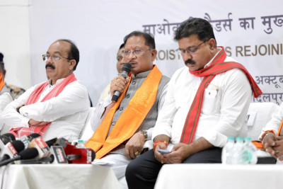 रायपुर : मुख्यधारा में लौटे माओवादी कैडर — बस्तर में शांति, विश्वास और विकास की नई सुबह : मुख्यमंत्री श्री विष्णु देव साय