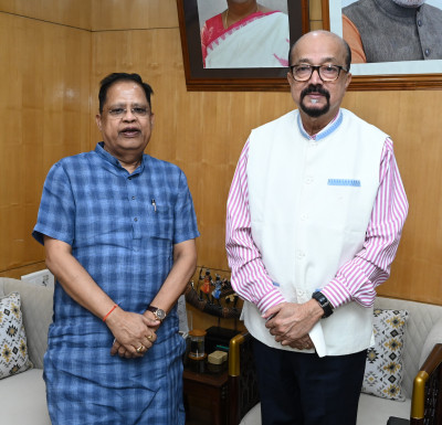 रायपुर : राज्यपाल श्री रमेन डेका से विधायक श्री अमर अग्रवाल ने की सौजन्य मुलाकात