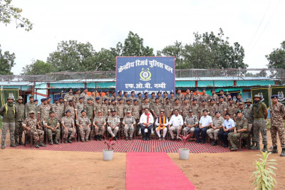रायपुर : उपमुख्यमंत्री श्री विजय शर्मा ने दूरस्थ ग्राम नंबी में सीआरपीएफ कैंप के जवानों से की मुलाकात