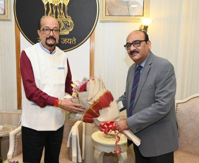 रायपुर : राज्यपाल श्री रमेन डेका से नव नियुक्त मुख्य सचिव ने सौजन्य भेंट की