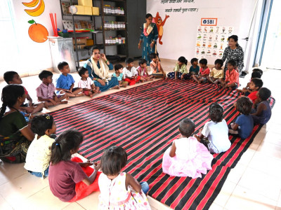 रायपुर : आंगनबाड़ी केंद्रों की बदली तस्वीर खेलते-खिलखिलाते नन्हे कदमों से संवर रहा भविष्य