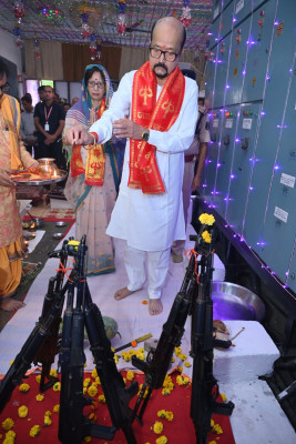 रायपुर : राज्यपाल श्री डेका ने विजयादशमी के अवसर पर राजभवन में शस्त्र पूजन और हवन किया