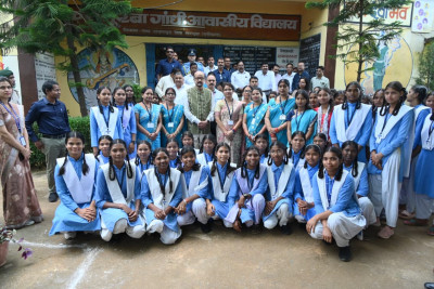 रायपुर : कस्तूरबा गांधी बालिका आवासीय विद्यालय रजपुरीकला पहुंचे राज्यपाल श्री रमेन डेका