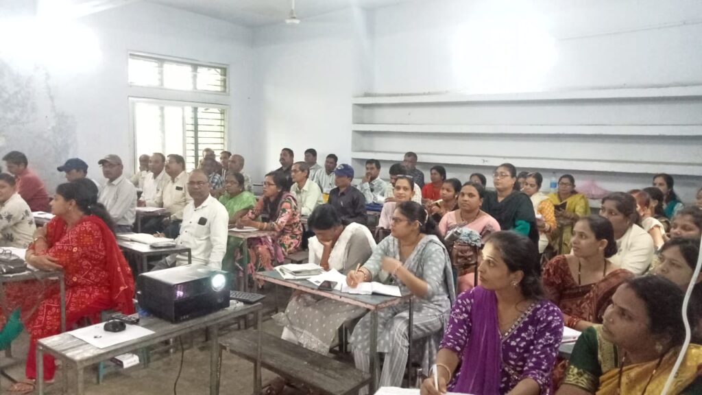 कलेक्टर ने विद्युत गृह विद्यालय में बीएलओ को दिए जा रहे एसआईआर प्रशिक्षण का किया निरीक्षण