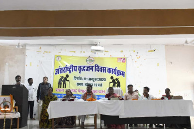 रायपुर : अंतर्राष्ट्रीय वृद्धजन दिवस पर बुजुर्गों को शाल और श्रीफल देकर सम्मानित, निःशुल्क स्वास्थ्य जांच भी