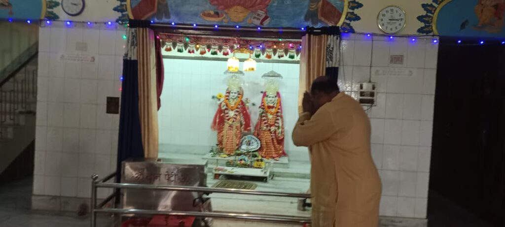 अन्नकूट पर्व एवं गोवर्धन पूजा पर्व के अवसर पर पूर्व मंत्री जयसिंह अग्रवाल लक्ष्मीनारायण मंदिर पहुंचकर भगवान लक्ष्मीनारायण के दर्शन कर विधिवत पूजन किया