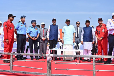 रायपुर : राज्योत्सव पर वायु सेना की टीम का रोमांचक एयर शो, सेंध जलाशय के ऊपर आसमां में गूंजा ‘जय जोहार’ और ‘छत्तीसगढ़िया सबले बढ़िया’