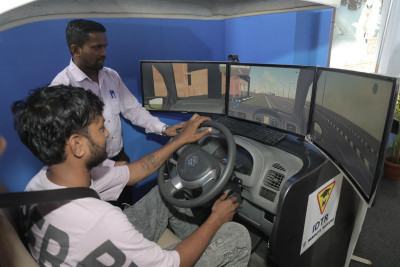 रायपुर : परिवहन विभाग दे रहा सुरक्षित वाहन संचालन और आधुनिक परिवहन सेवाओं की उपयोगी जानकारी