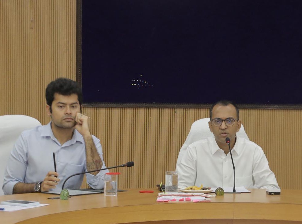 कलेक्टर ने ली समय सीमा की बैठक,  विभागीय कार्यो की हुई समीक्षा